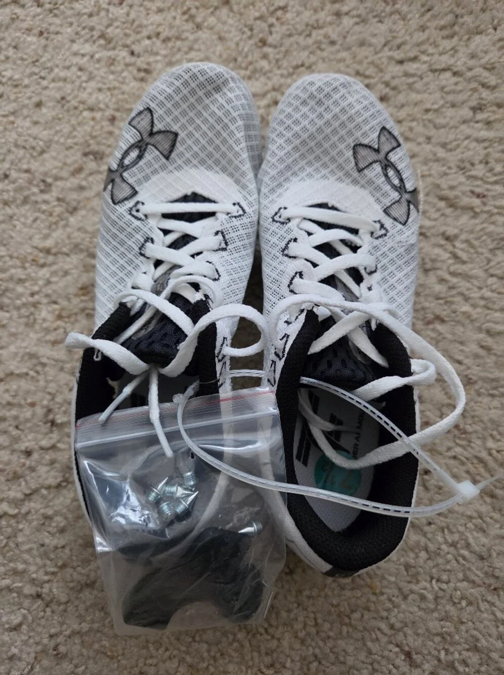 Under Armour UA Kick Distance 4 Track Spikes White Black M 7.5 / W 9 New